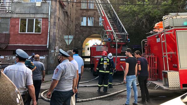 Пожар в здании гостиницы «Прага» (13 июня 2020). Еревaн - Sputnik Армения