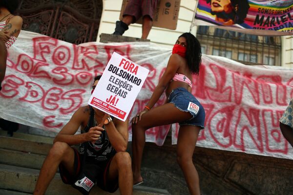 Участники протеста против президента Бразилии в Рио-де-Жанейро - Sputnik Армения