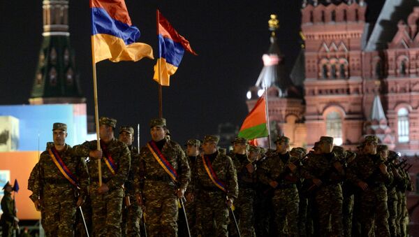 Военнослужащие Армении на Красной площади во время репетиции военного парада Победы в Великой Отечественной войне (29 апреля 2015). Москва - Sputnik Армения