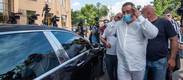 Гагик Царукян выходит из здания суда (21 июня 2020). Еревaн - Sputnik Армения