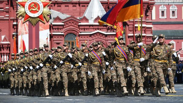 Военнослужащие армии Армении во время военного парада в ознаменование 75-летия Победы в Великой Отечественной войне 1941-1945 годов на Красной площади в Москве - Sputnik Армения