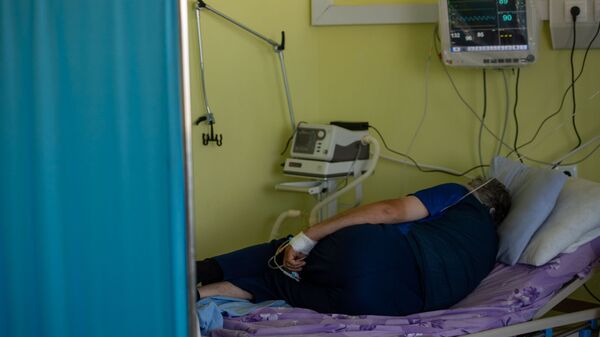Пациент в реанимации медцентра Арташат - Sputnik Արմենիա