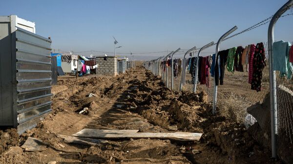Лагерь езидов-беженцев из Синджара, где проживает примерно 1500 семей (7 декабря 2015). Эрбиль, Ирак - Sputnik Армения