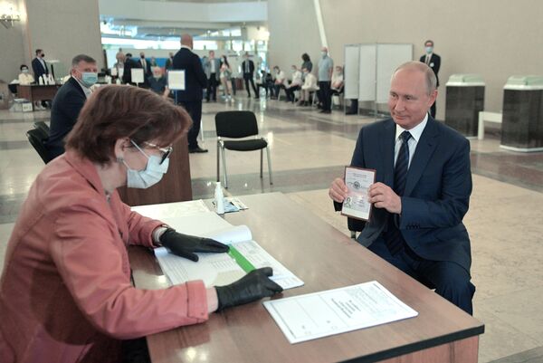 Спасибо! Вы проголосовали! Путин отдал голос по поправкам в Конституцию Спасибо! Вы проголосовали! Путин отдал голос по поправкам в Конституцию - Sputnik Армения