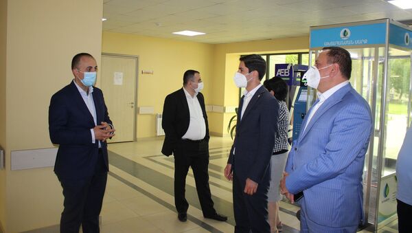 Министр здравоохранения РА Арсен Торосян посетил мед. центр Веди и мед. центр Арташат (1 июля 2020). - Sputnik Արմենիա
