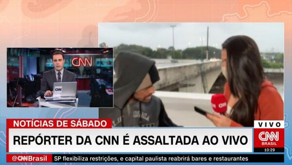 Журналистку телеканала CNN ограбили во время прямого эфира  - Sputnik Армения
