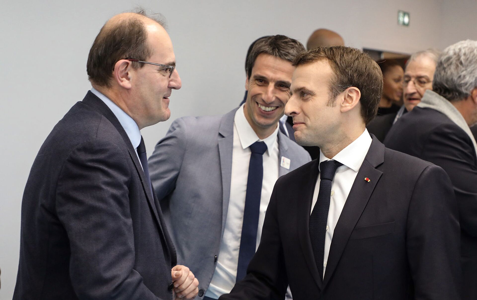 Муж премьер министра франции. Премьер министр Франции и Макрон.