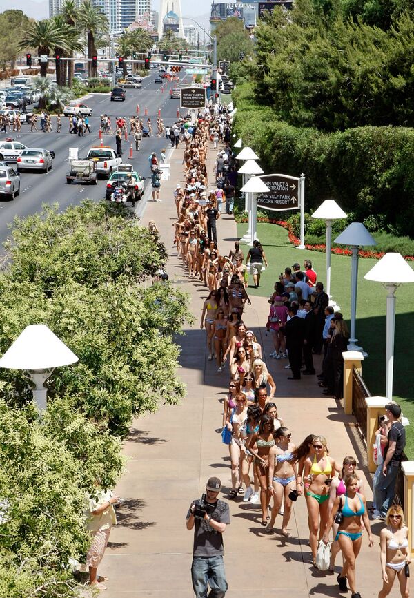 Крупнейший в мире парад бикини с 281 участником (14 мая 2009). Лас-Вегас - Sputnik Армения