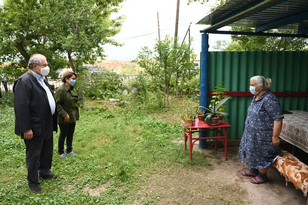 Заброшенное армянское село на границе с Турцией, или О чем шумит река на заставе Заброшенное армянское село на границе с Турцией, или О чем шумит река на заставе - Sputnik Армения