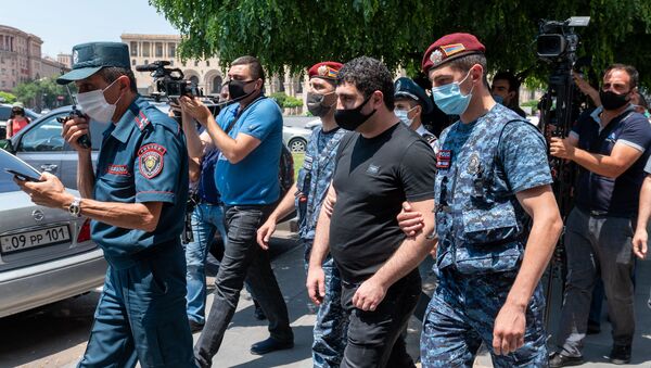 Акция протеста представителей ресторанного бизнеса перед Домом правительства (9 июля 2020). Еревaн - Sputnik Армения