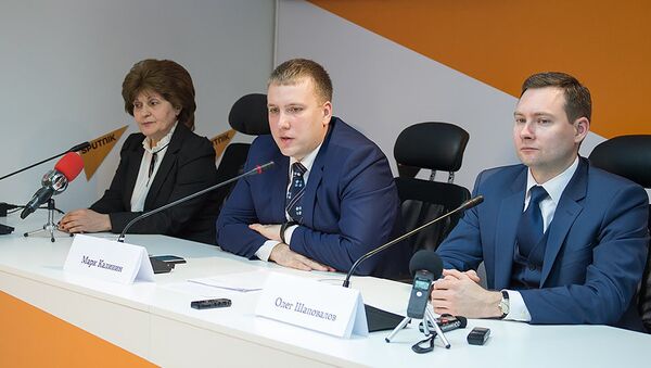 Пресс-конференция в преддверии выставки Образование — XXI век. Директор Российского центра науки и культуры в Ереване Марк Калинин, советник Посольства России в Армении Олег Шаповалов, генеральный директор компании Интер-Экспо Аделина Кочарян - Sputnik Արմենիա
