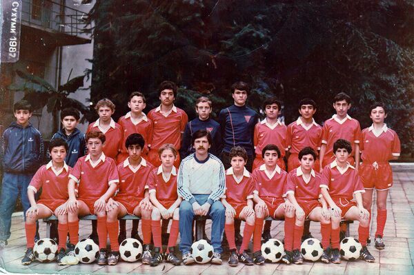 Футбольная команда, где играл Роман Березовский. 1987 год Футбольная команда, где играл Роман Березовский. 1987 год - Sputnik Армения