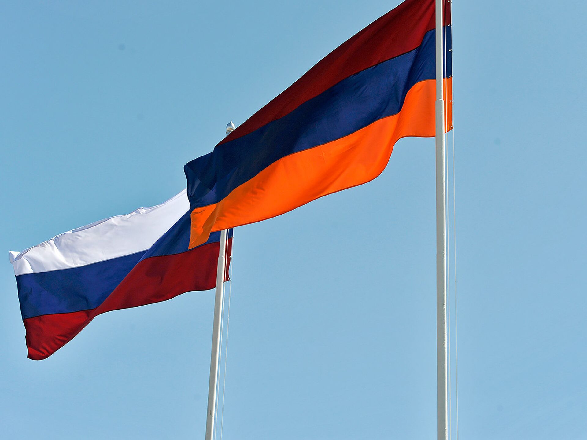 Армения отворачивается от россии. Флаг Армении и России. Армяно русский флаг. Флаг России с армянским. Армянский флаг и русский флаг.
