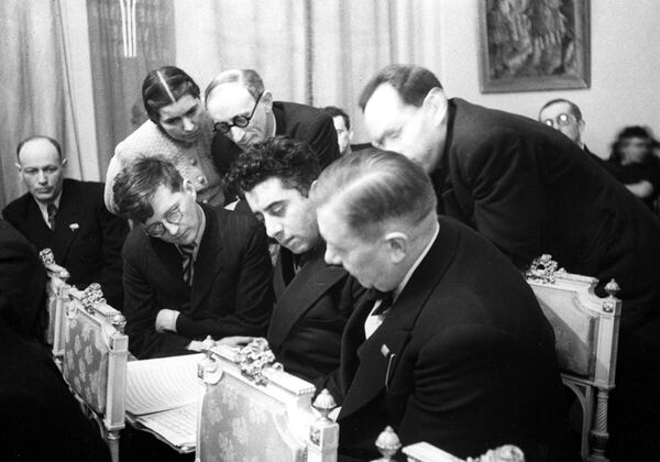 Дмитрий Шостакович, Арам Хачатурян и Николай Голованов Дмитрий Шостакович, Арам Хачатурян и Николай Голованов - Sputnik Армения
