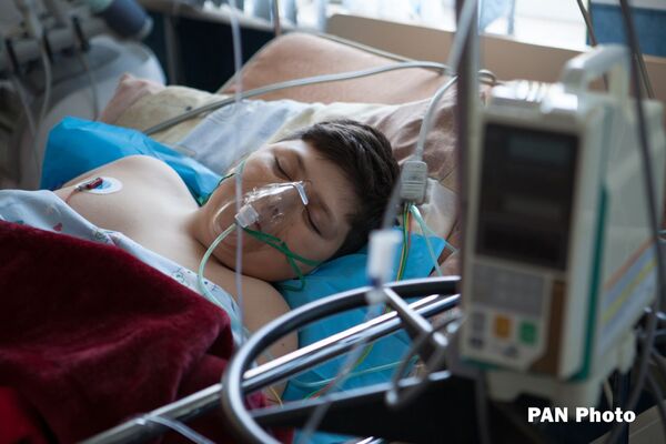 Дети находятся в Республиканском медицинском центре Степанакерта. - Sputnik Армения