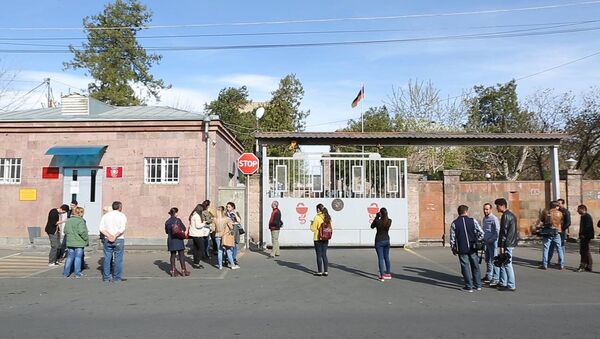 Раненные в НК солдаты были доставлены в военный госпиталь Мурацан - Sputnik Армения