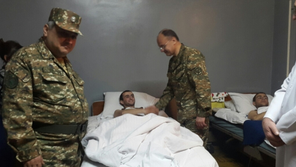 Сейран Оганян навестил раненных военнослужащих - Sputnik Армения
