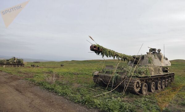 Военная техника Армии обороны Нагорногоо Карабаха. - Sputnik Армения