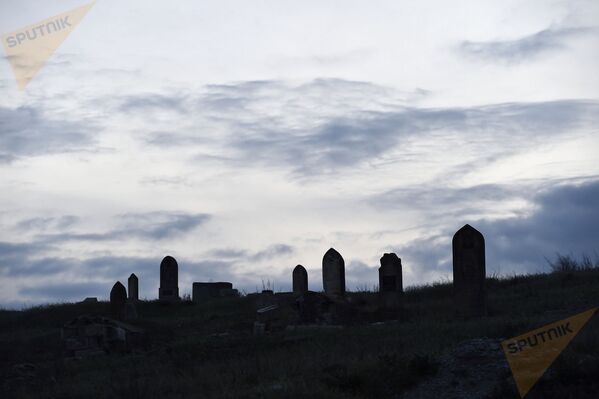 Азербайджанское кладбище в Нагорном Карабахе. - Sputnik Армения