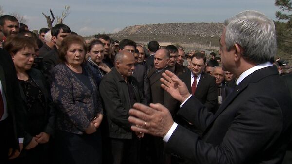 Президент Армении отдал дань памяти погибшим солдатам в Ераблур - Sputnik Армения