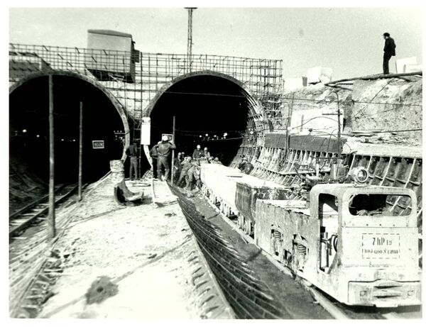Строительство метрополитена недалеко от мельницы, 1979 год Строительство метрополитена недалеко от мельницы, 1979 год - Sputnik Արմենիա