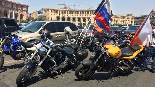 Члены движения «Мы — за мир», организовавшие мотопробег Москва – Ереван – Карабах - Sputnik Армения