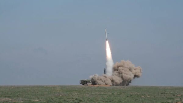 СПУТНИК_Запуск ракеты комплексом Искандер-М и воронка на месте поражения цели - Sputnik Армения
