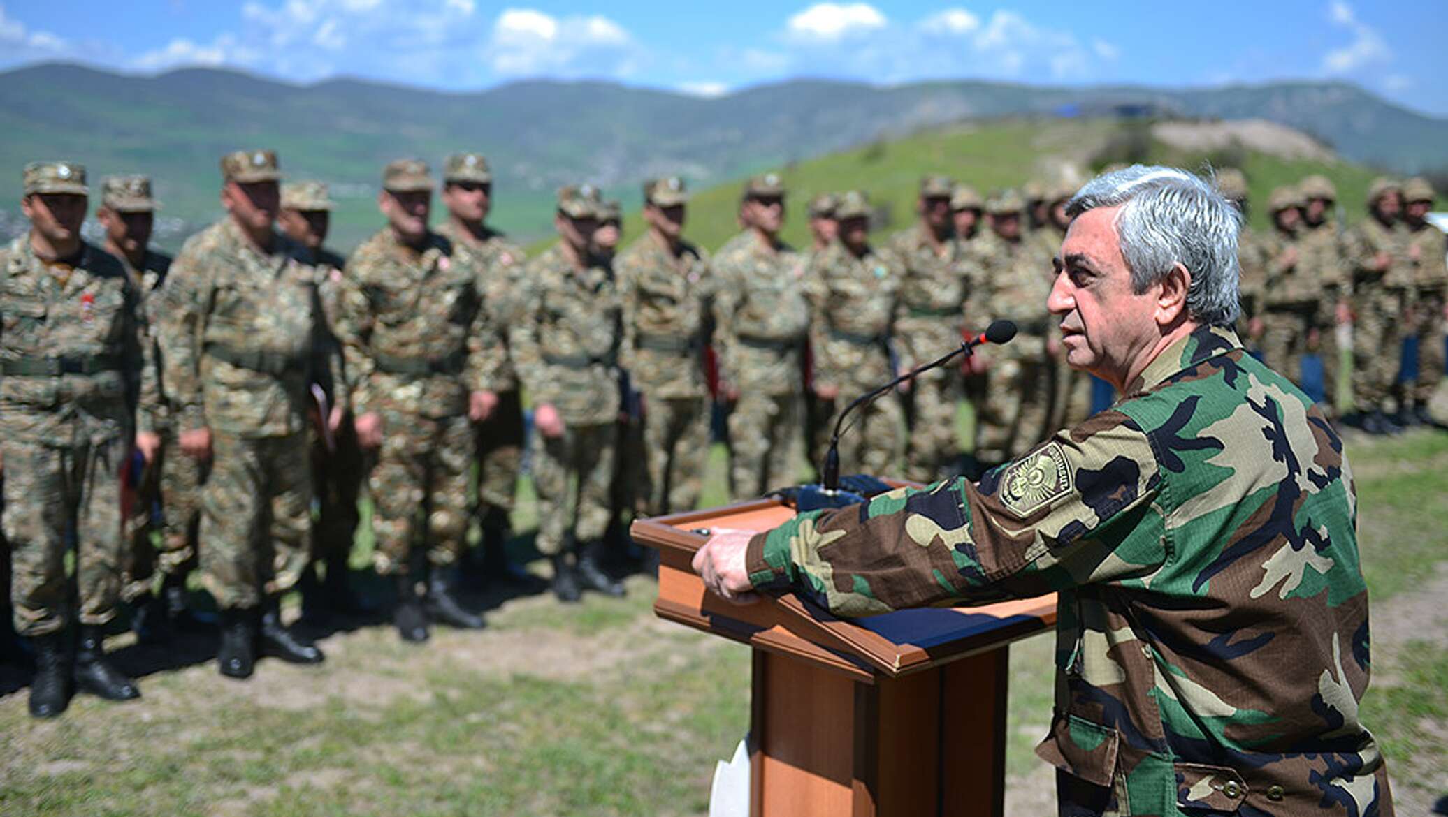 Сайты арцах. Арцах Нагорный Карабах солдаты. Серж Саргсян военный. Серж Саргсян в Карабахе. Серж Саргсян в Карабахе 1992 год.