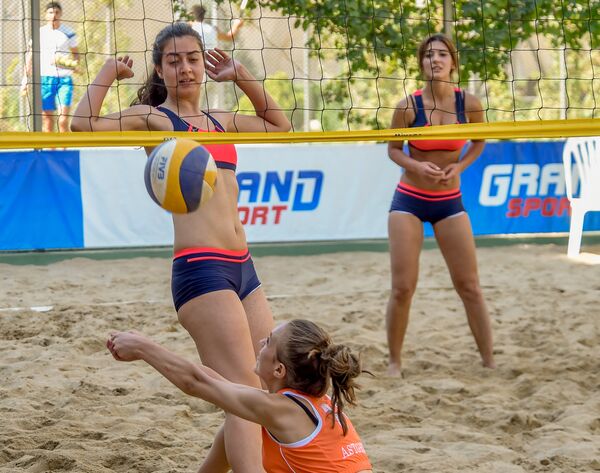 Соревнования по женскому пляжному волейболу в рамках Шестых Панармянских игр - Sputnik Армения