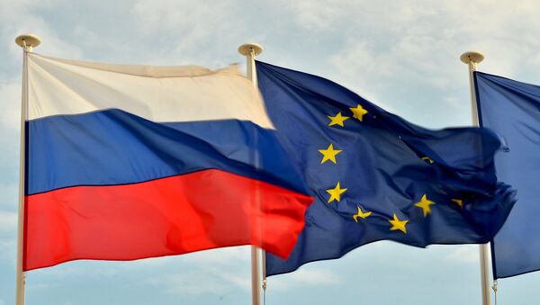 Флаги России, ЕС, Франции и герб Ниццы на набережной Ниццы - Sputnik Армения
