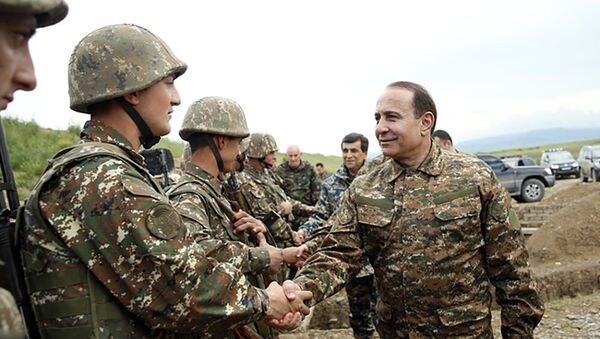 Премьер-министр Армении Овик Абраамян посетил боевые позиции в Нагорном Карабахе - Sputnik Արմենիա