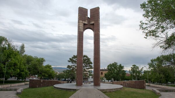 Памятник, посвященный 40-летней годовщине Второй Мировой Войны - Sputnik Արմենիա