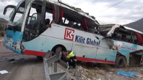 СПУТНИК_Автобус с туристами попал в крупное ДТП в Турции. Кадры с места аварии - Sputnik Армения