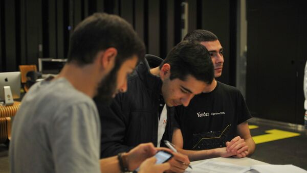 Участники конкурса разработчиков Hackathon ArmBigData - Sputnik Армения