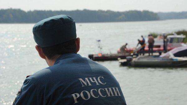 Спасатели МЧС России проводят поисковые работы на Истринском водохранилище Спасатели МЧС России проводят поисковые работы на Истринском водохранилище - Sputnik Արմենիա