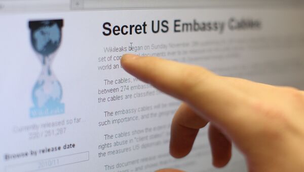 Пользователи интернета читают сайт WikiLeaks Пользователи интернета читают сайт WikiLeaks - Sputnik Армения