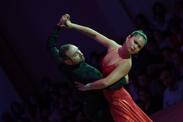 На сцене также выступили Сурен Мхитарян и Арианна Каоили - Sputnik Армения