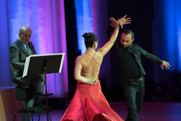 Невеста армянского шахматиста Левона Ароняна Арианна Каоили считает танцы своим хобби - Sputnik Армения