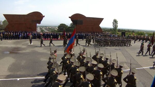 Торжественные мероприятия по случаю Дня Первой республики прошли в мемориальном комплексе Сардарапат - Sputnik Армения