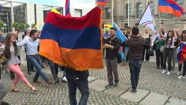 СПУТНИК_Признание Бундестагом геноцида армян: кадры голосования и реакция берлинцев - Sputnik Армения