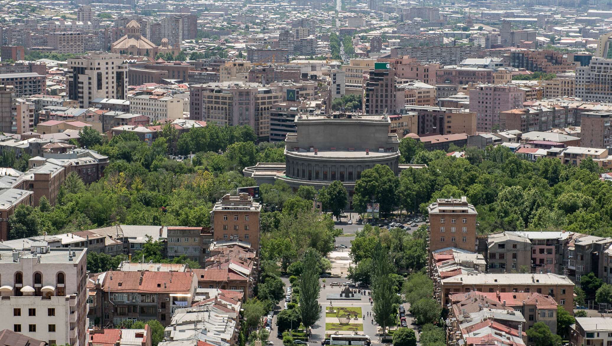 Улица арцаха. Оперный театр Ереван. Yerevan. Ереван время.