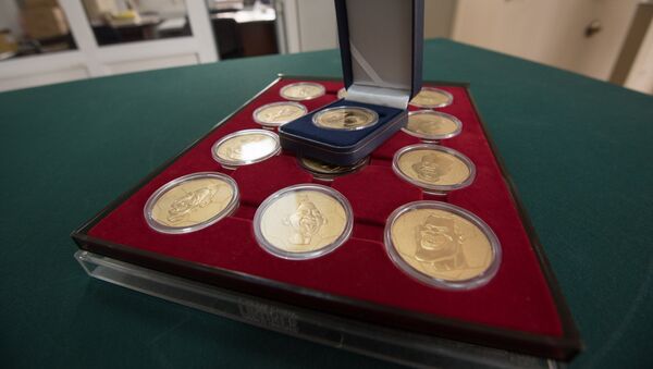 Медали, посвященные победе сборной Германии по футболу на Чемпионате мира - Sputnik Армения