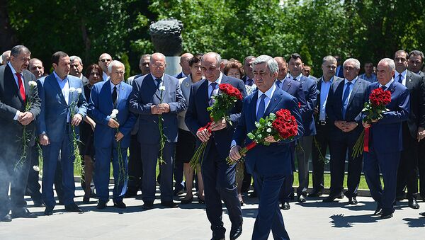 Серж Саргсян почтил память премьер-министра Армении Андраника Маргаряна - Sputnik Армения