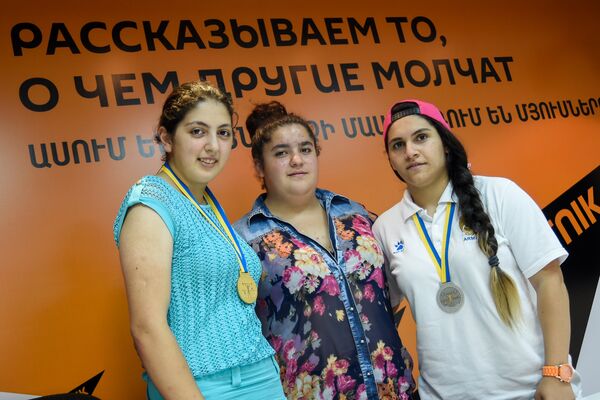 Чемпионки Европы по тяжелой атлетике Арпине Далалян, Аида Манукян и Сона Погосян Чемпионки Европы по тяжелой атлетике Арпине Далалян, Аида Манукян и Сона Погосян - Sputnik Արմենիա