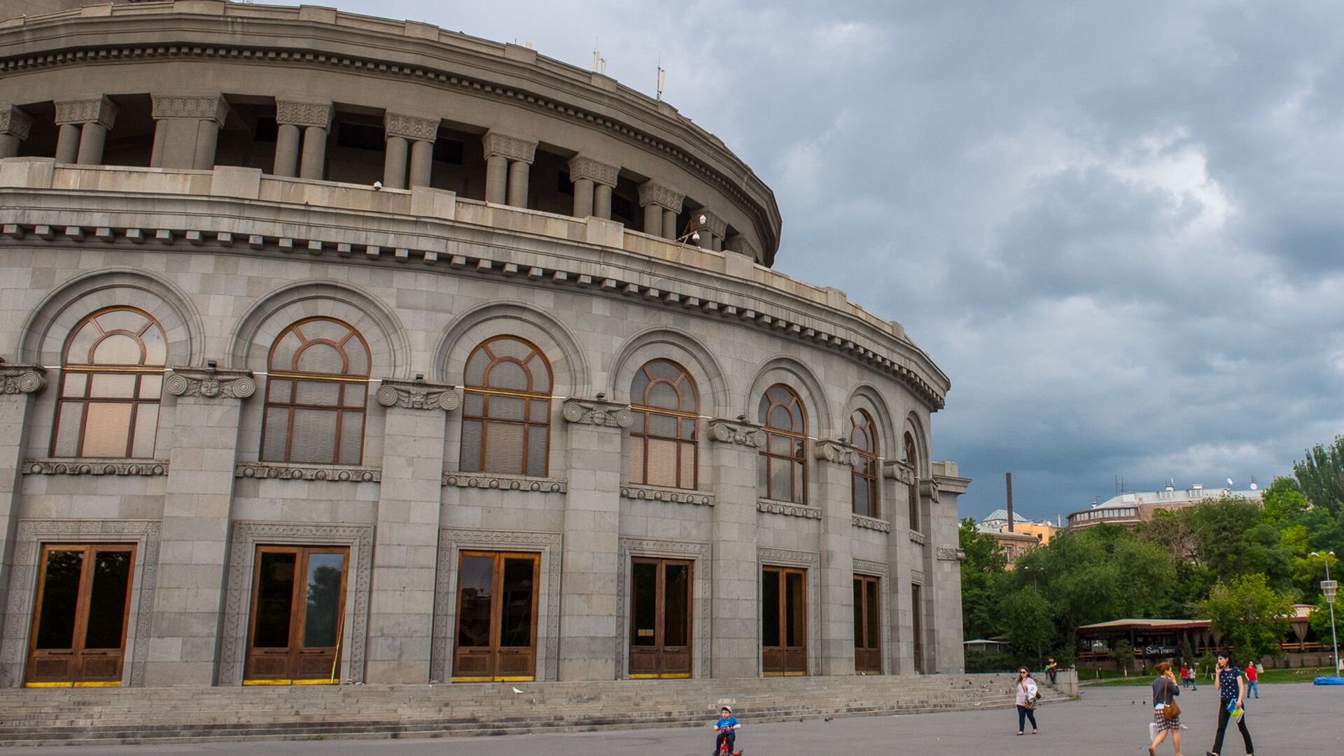 Օպերայի և բալետի ազգային ակադեմիական թատրոնի շենքը - Sputnik Արմենիա, 1920, 13.07.2023