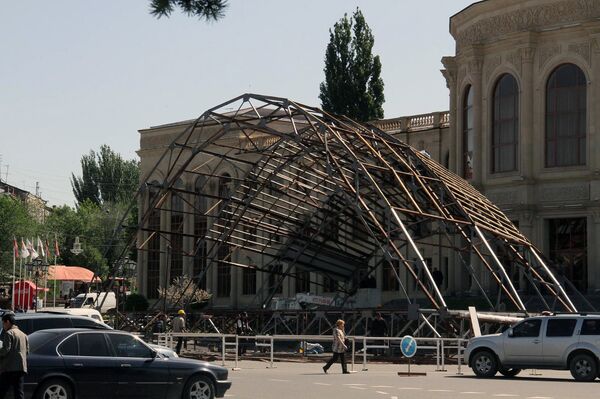 Сцена в Гюмри, где будет проходить литургия Папы Римского Сцена в Гюмри, где будет проходить литургия Папы Римского - Sputnik Արմենիա