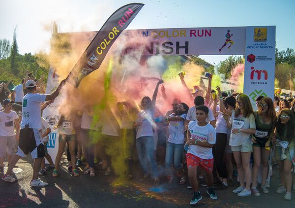 Yerevan Color Run` գույների իսկական հրավառություն Yerevan Color Run` գույների իսկական հրավառություն - Sputnik Արմենիա