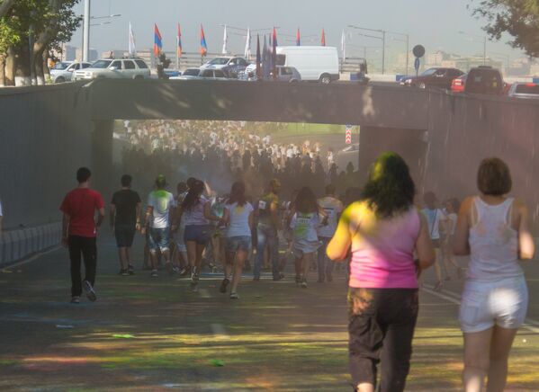 Yerevan Color Run` գույների իսկական հրավառություն Yerevan Color Run` գույների իսկական հրավառություն - Sputnik Արմենիա