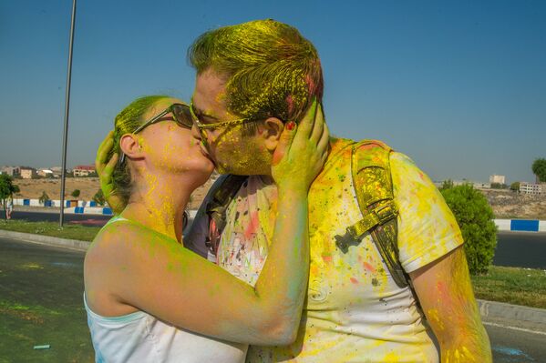 Yerevan Color Run` գույների իսկական հրավառություն Yerevan Color Run` գույների իսկական հրավառություն - Sputnik Արմենիա