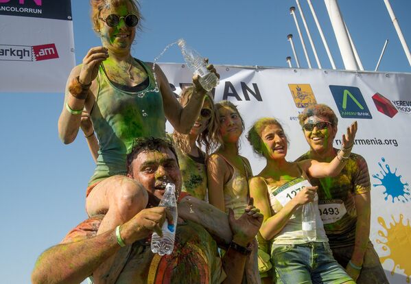 Yerevan Color Run` գույների իսկական հրավառություն Yerevan Color Run` գույների իսկական հրավառություն - Sputnik Արմենիա